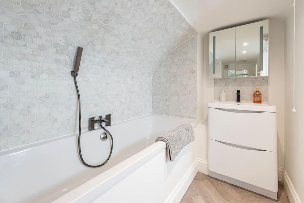 Spacious Apartment - 5 Minutes Walk To Bath Abbey Ngoại thất bức ảnh